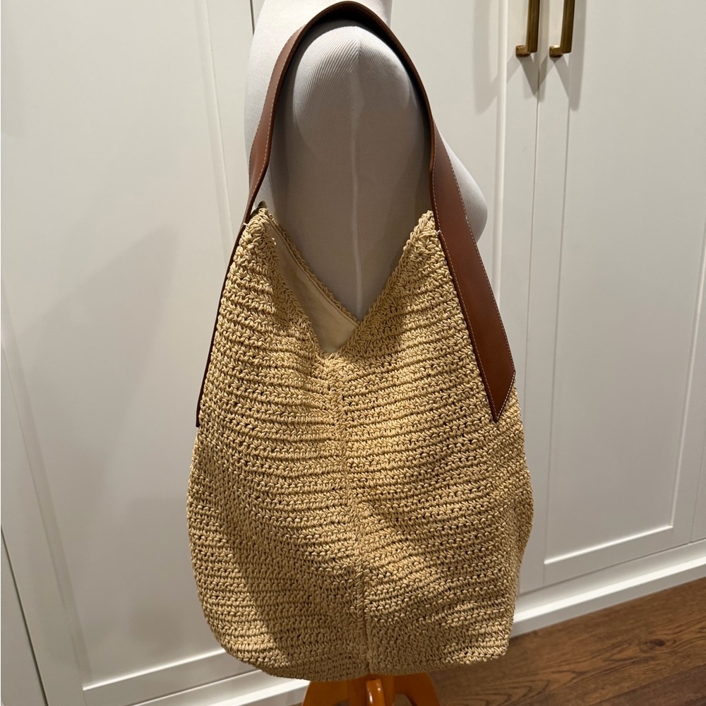 Banana Republic Slouchy Vida Straw Bag - Picture 2 of 6